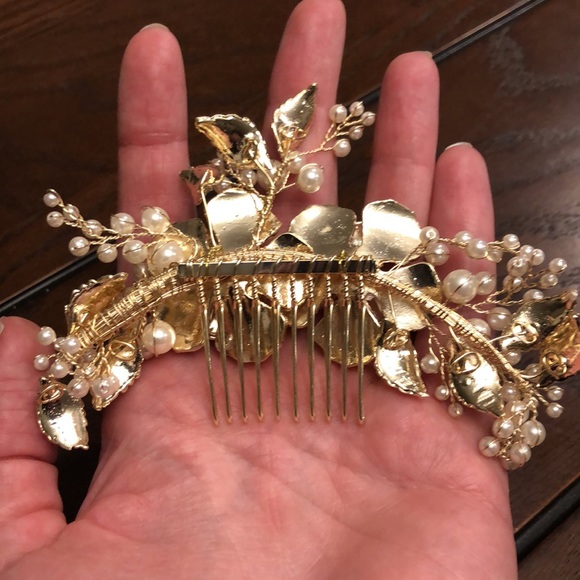 Twigs & Honey Flower and Pearl Hair Comb